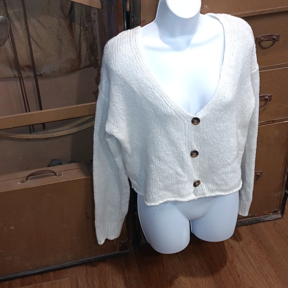 URBAN OUTFITTERS CROP sweater.  #5731 - Picture 3 of 7